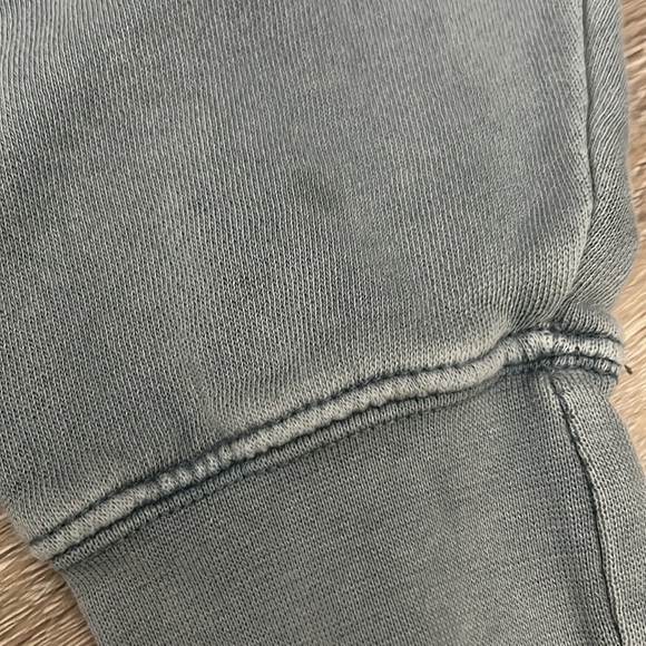 Crewneck - Picture 4 of 5